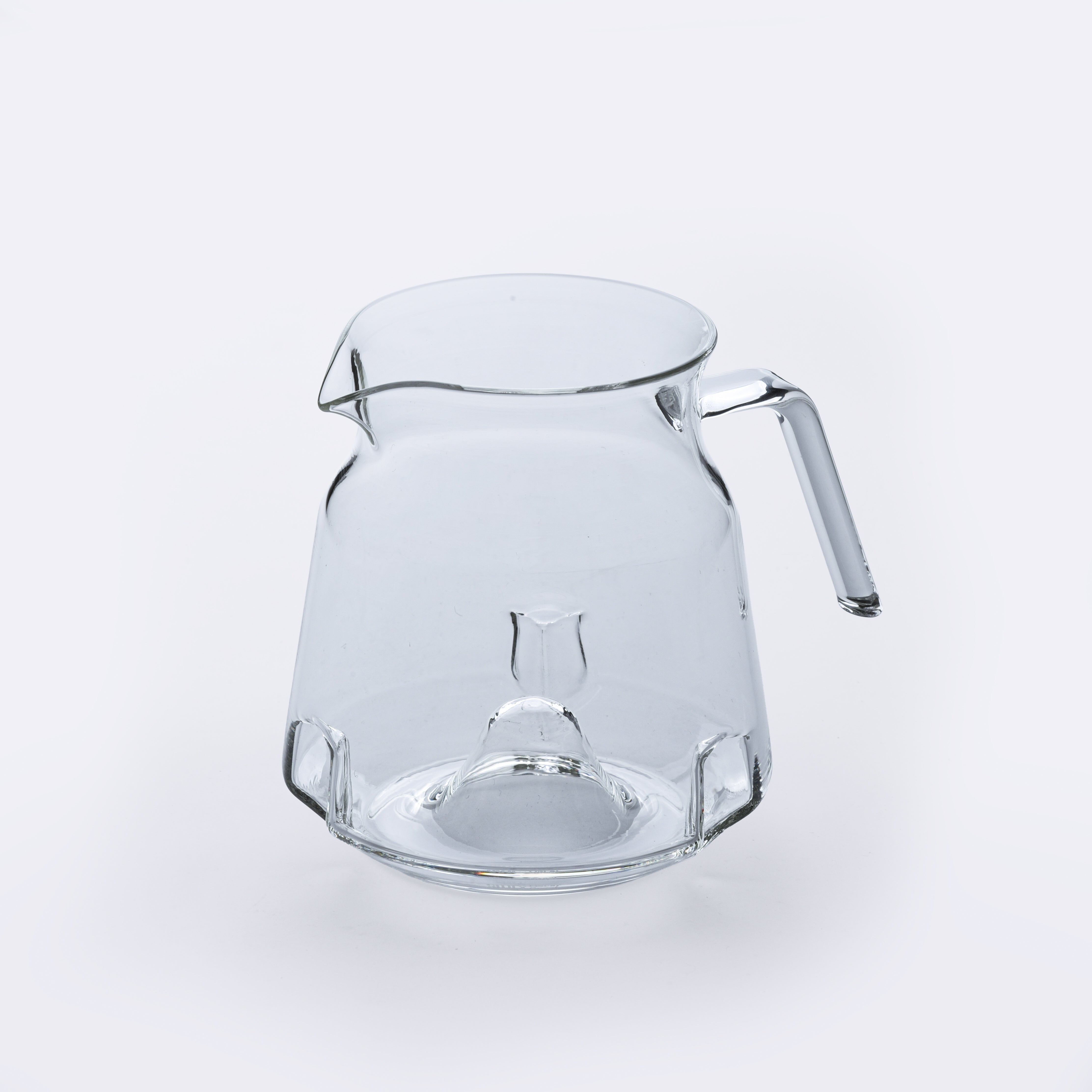 Clear glass pitcher on a light gray background with 'SUJI' branding.