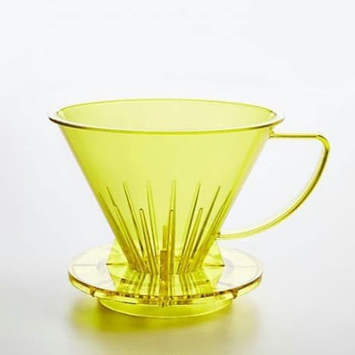 Yellow coffee dripper on a white background with 'SUJI' branding.